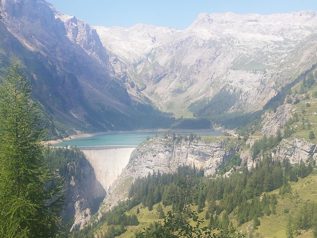 Chambres d’hôtes près de Verbier Volleges Esterno foto